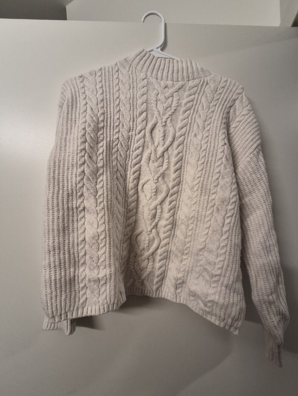Classic Cream Cable-Knit Women's Sweater - Old Navy